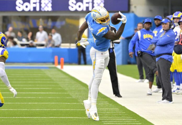 Los Angeles Chargers WR Mike Williams (81) makes a one-handed catch against the Los Angeles Rams.