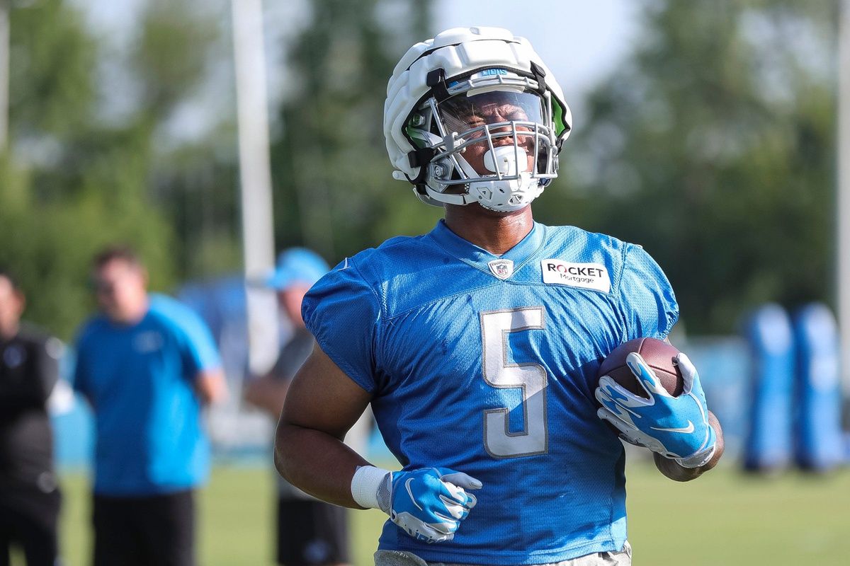 David Montgomery practices during training camp at Detroit Lions Headquarters and Training Facility.