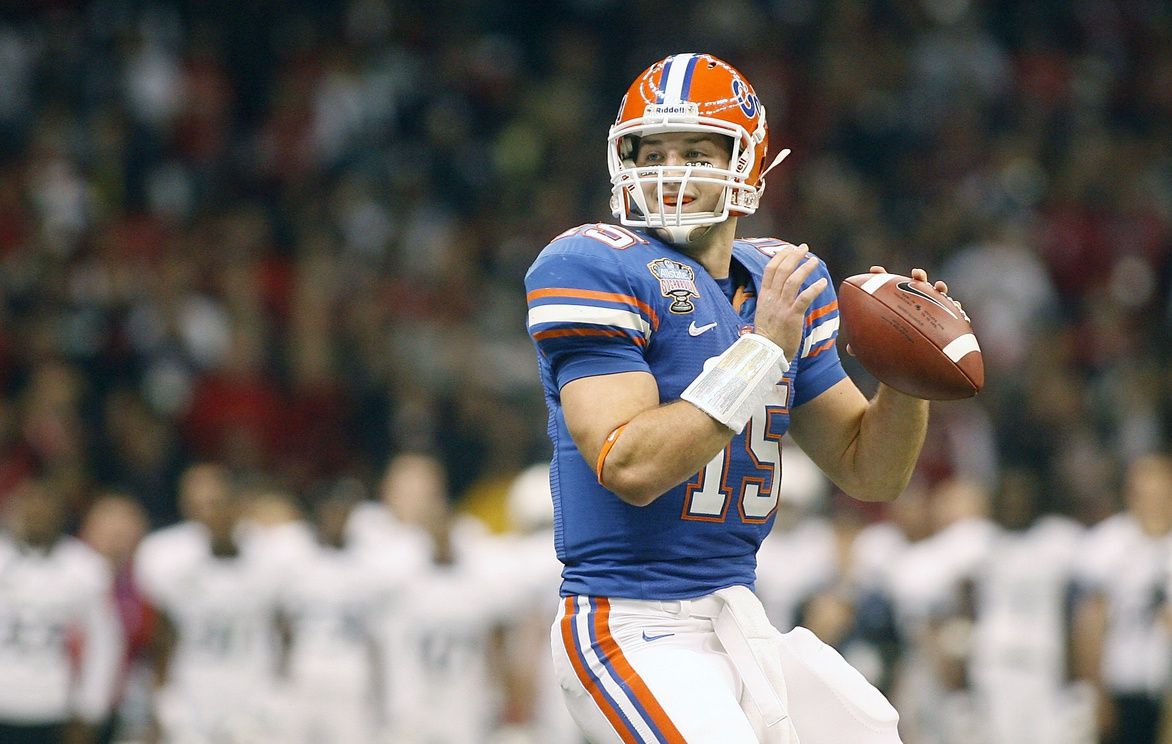 Tim Tebow (15) goes back for a pass against the Cincinnati Bearcats during the first half of the 2010 Sugar Bowl at the Louisiana Superdome.