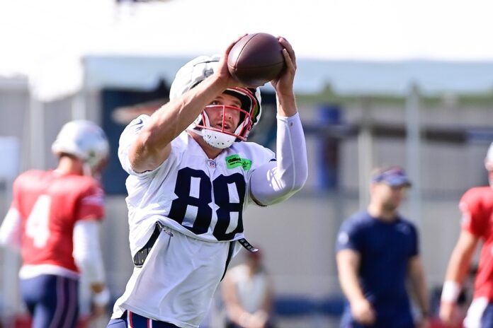 Mike Gesicki (88) makes a catch at training camp at Gillette Stadium.