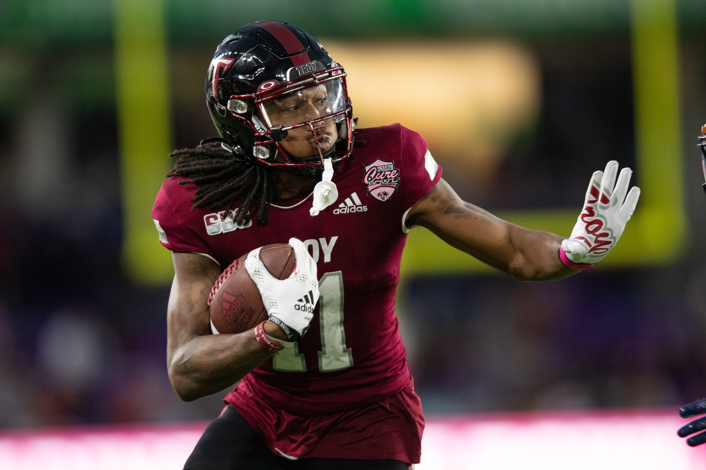 Deshon Stoudemire (11) runs after the catch against UTSA Roadrunners in the third quarter at Exploria Stadium.