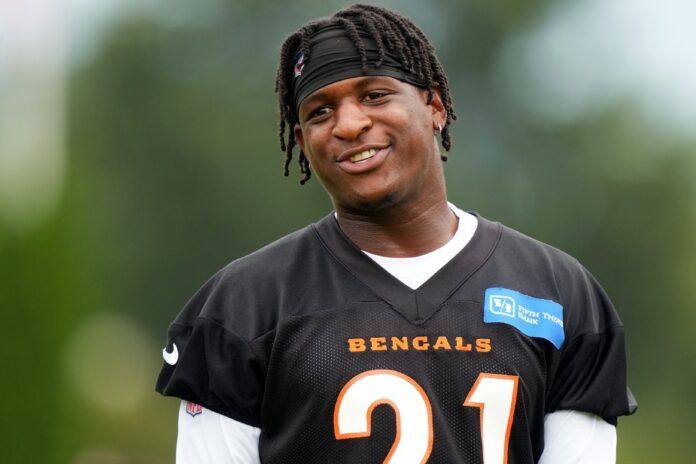 Mike Hilton (21) smiles while talking with teammates during the team’s training camp practice.