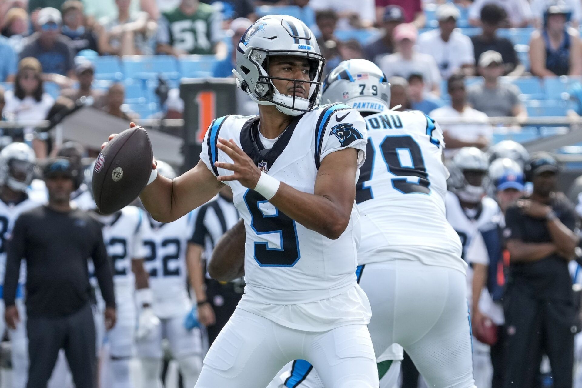 Bryce Young (9) passes during the first quarter against the New York Jets at Bank of America Stadium.