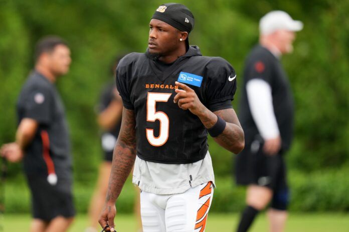 Tee Higgins (5) takes the field during a joint practice between the Green Bay Packers and the Cincinnati Bengals.