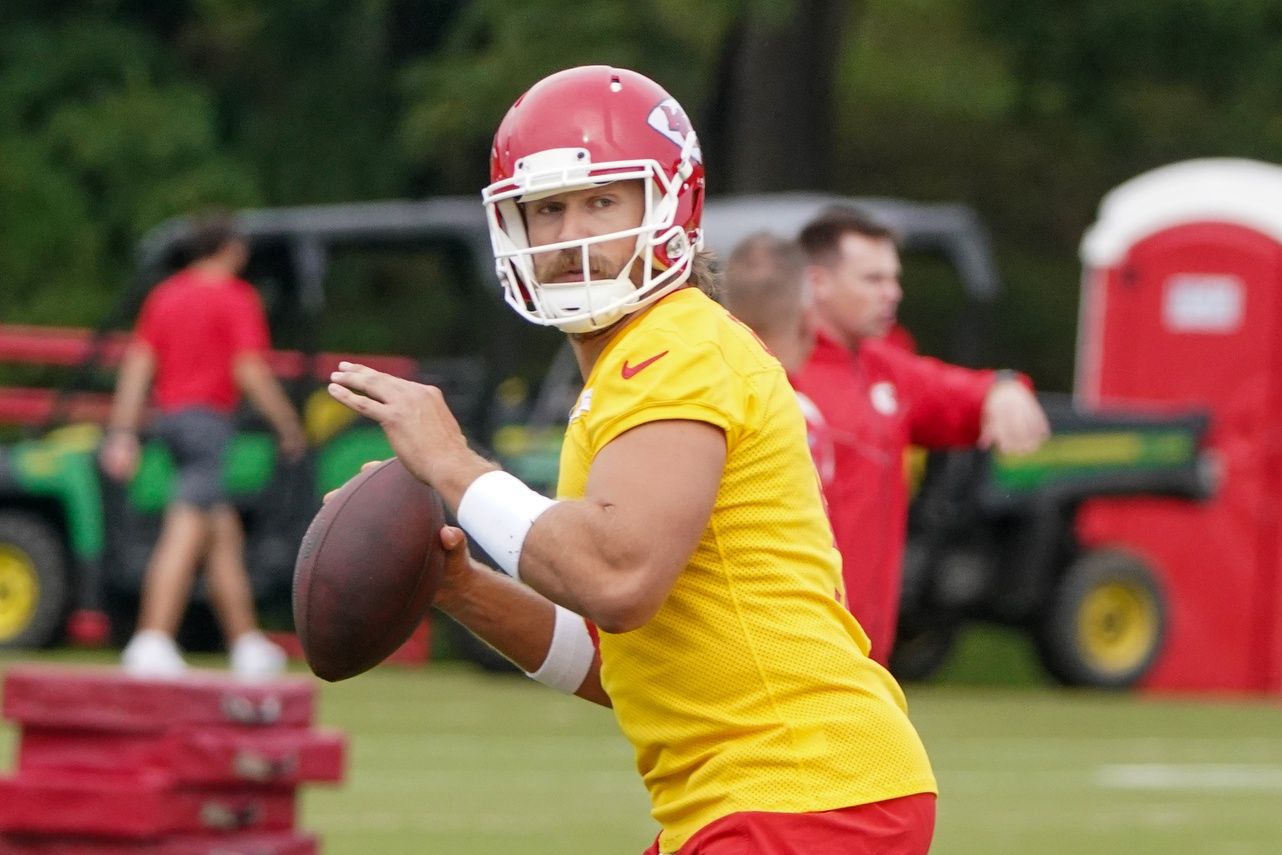 Kansas City Chiefs QB Blaine Gabbert (9) throws a pass during practice.