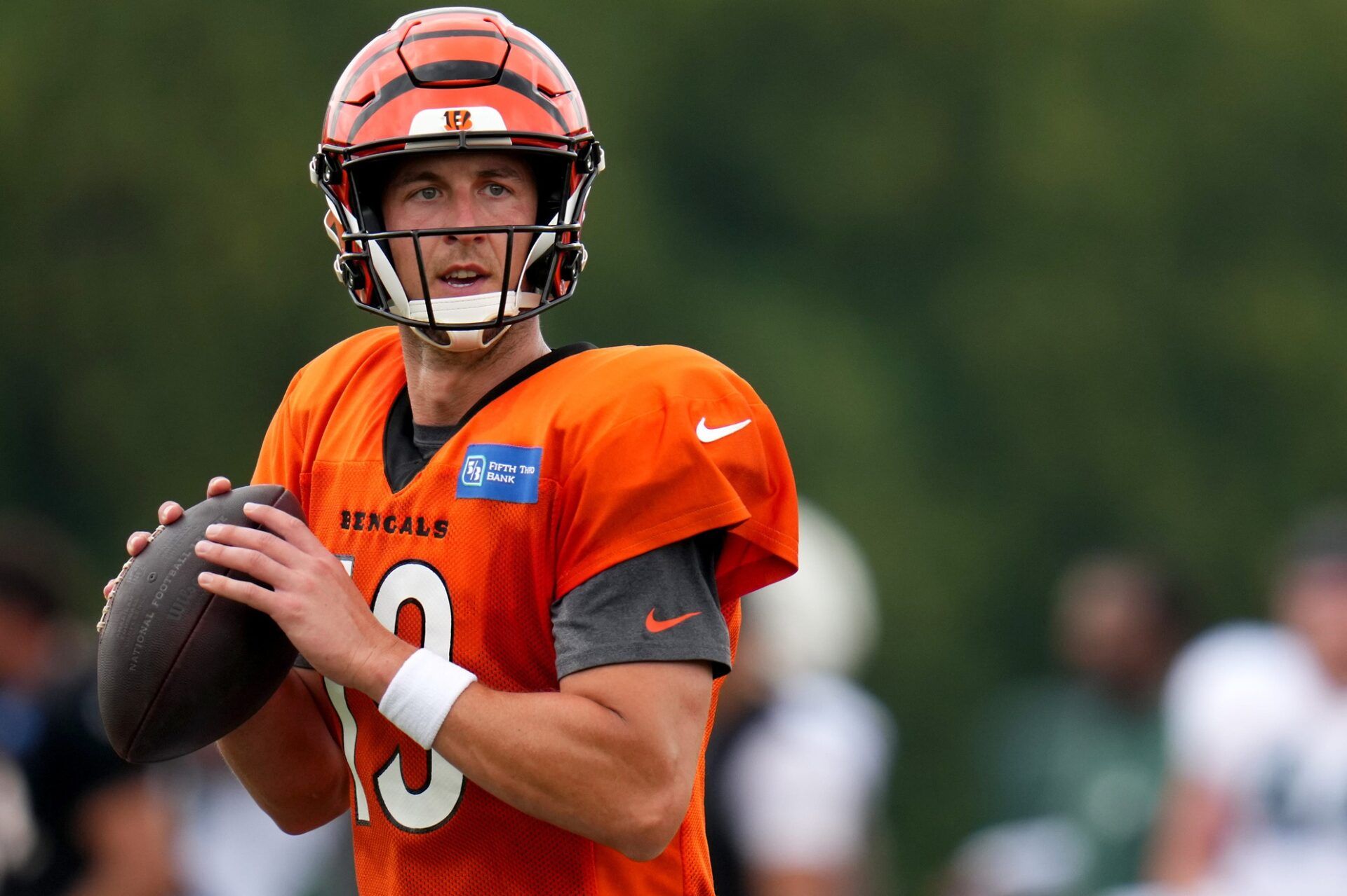 Trevor Siemian (19) throws during a joint practice between the Green Bay Packers and the Cincinnati Bengals.