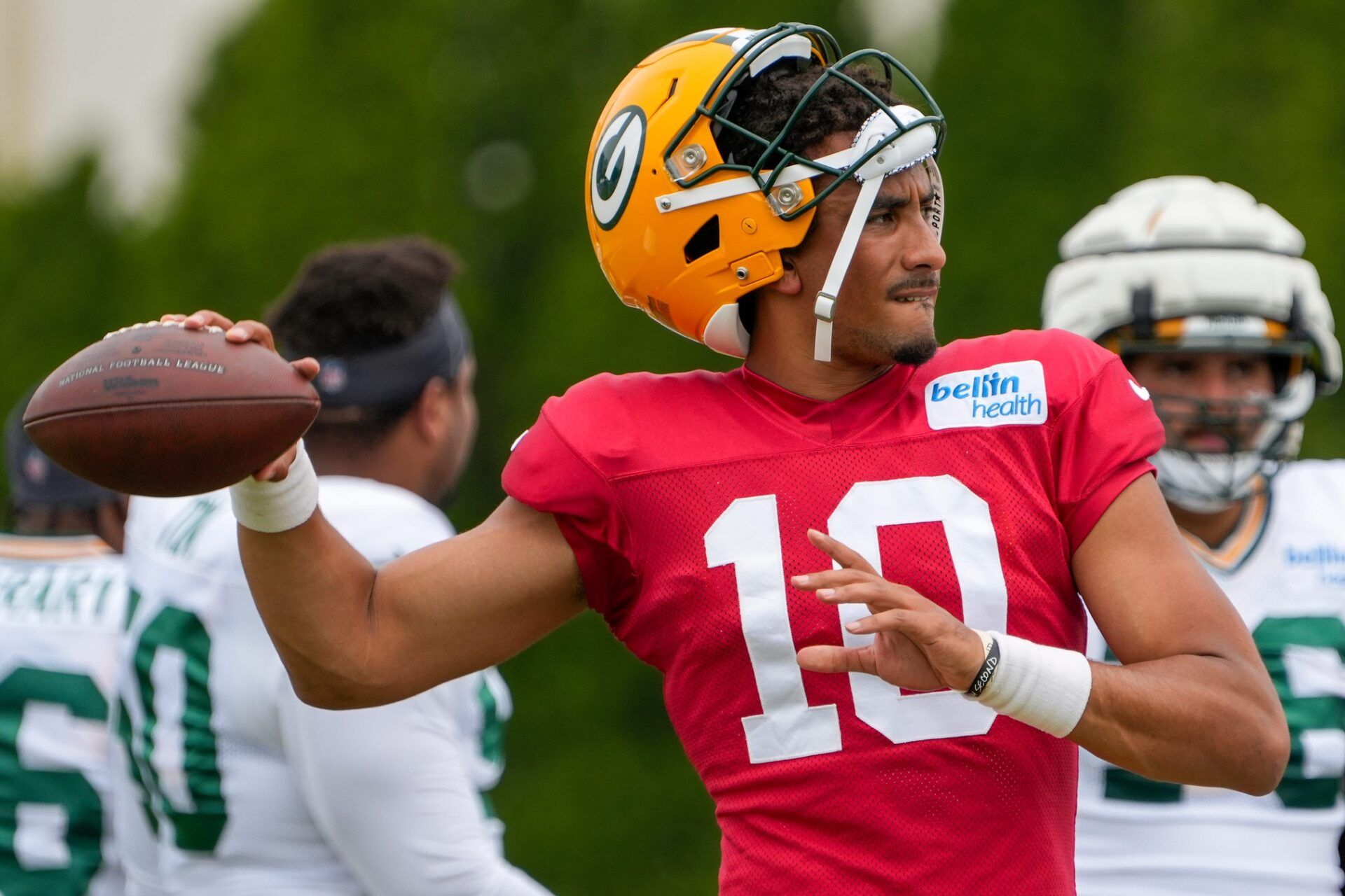 Jordan Love (10) throws a pass during a joint practice between the Green Bay Packers and the Cincinnati Bengals.