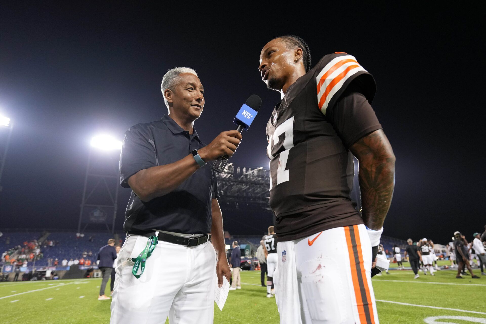 NFL Network reporter Steve Wyche interviews Cleveland Browns QB Dorian Thompson-Robinson (17).