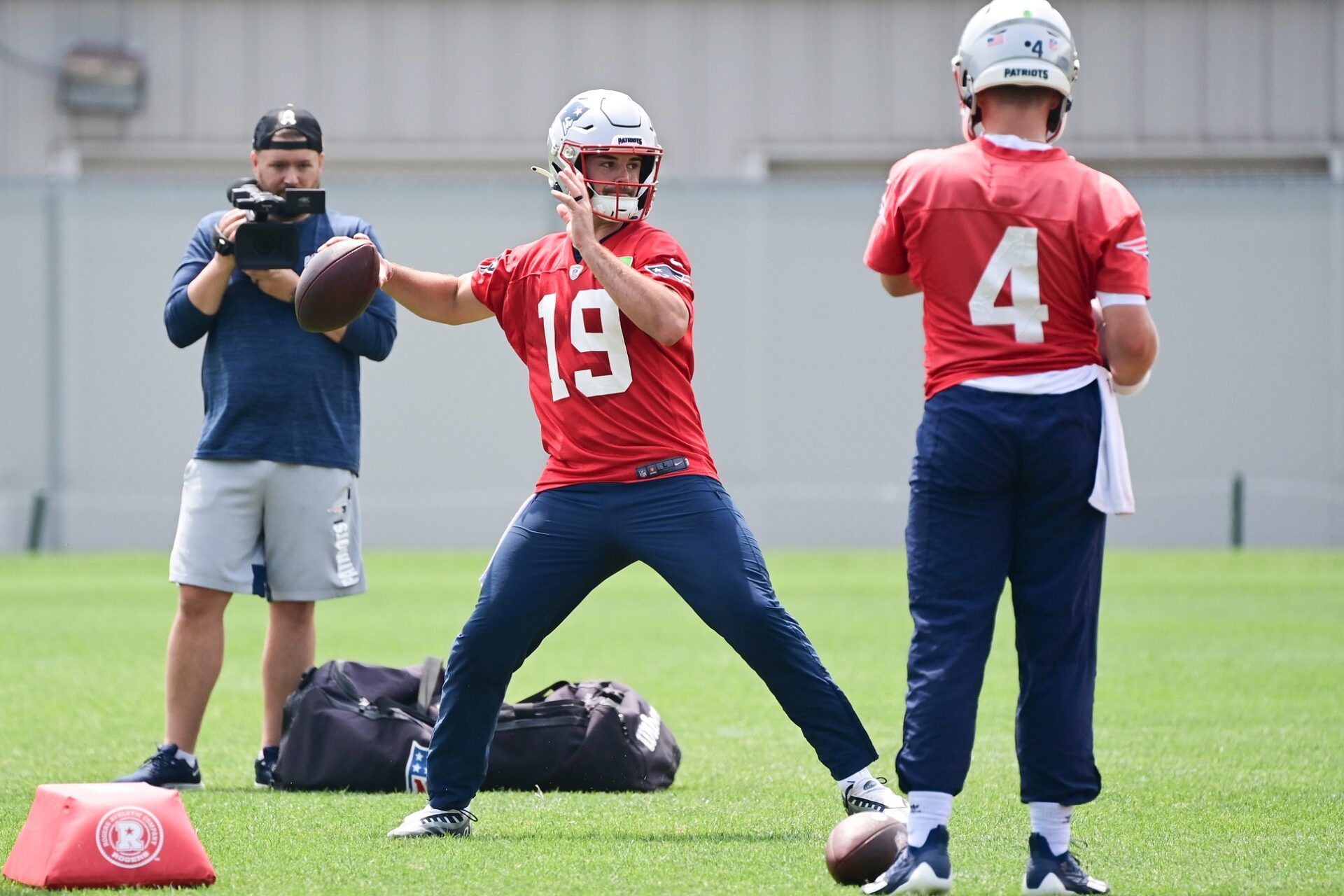 New England Patriots QB Trace McSorley (19) throws a pass during minicamp.