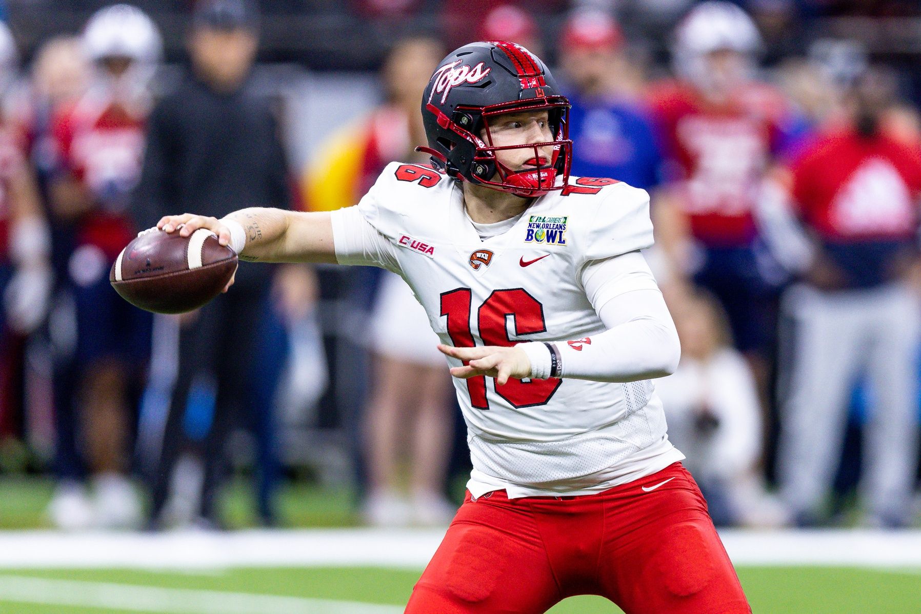 Western Kentucky Hilltoppers QB Austin Reed (16) passes the ball against the South Alabama Jaguars.