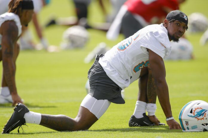 Miami Dolphins WR Braylon Sanders (86) stretching before practice.