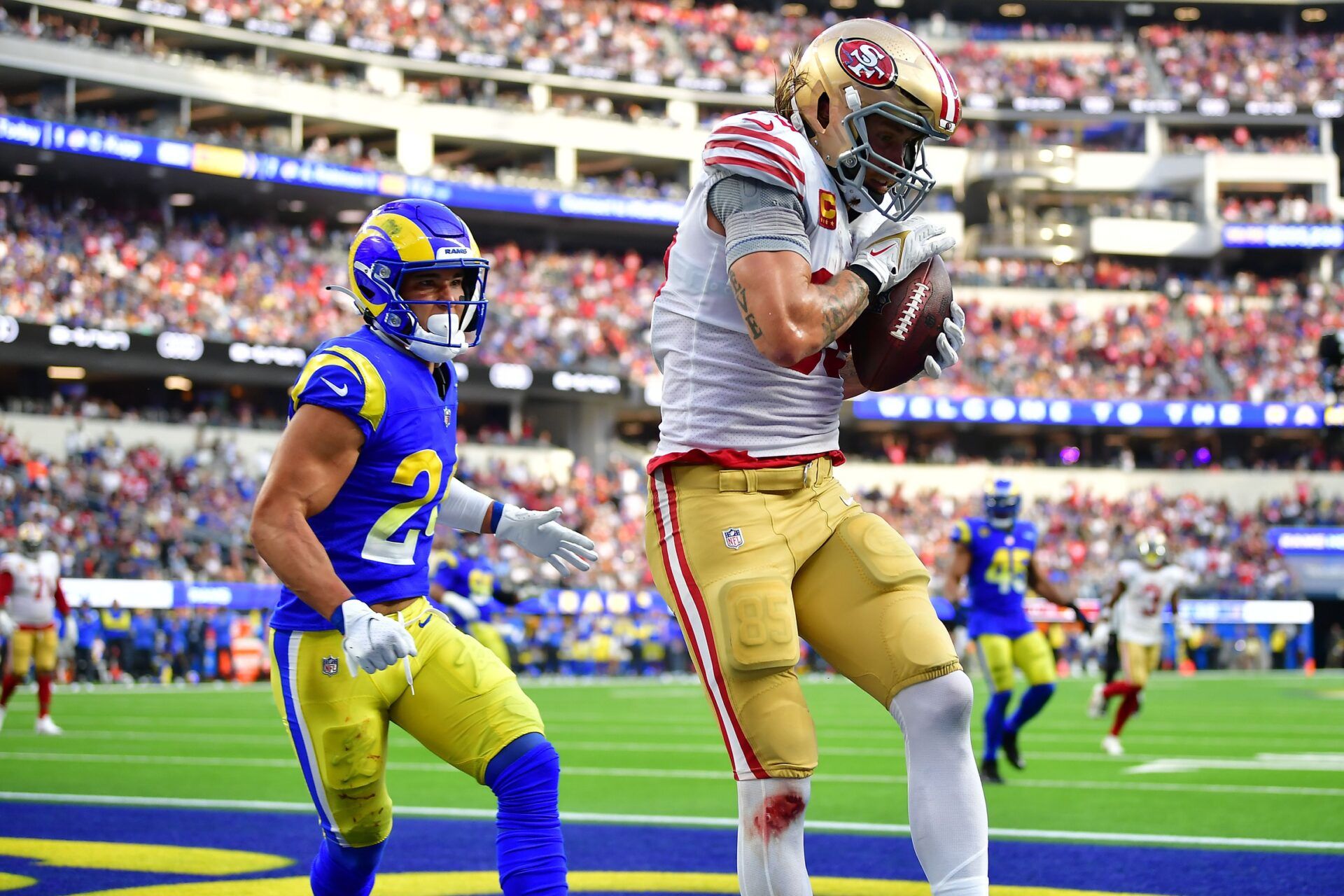 San Francisco 49ers TE George Kittle (85) catches a TD pass against the Los Angeles Rams.