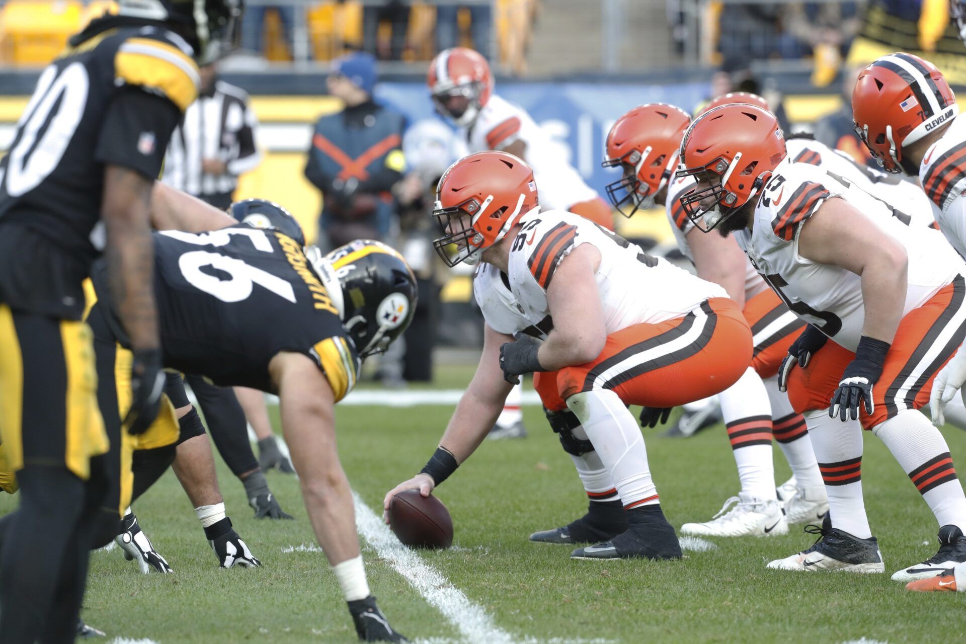 The Cleveland Browns offense and the Pittsburgh Steelers defense lined up before a play.