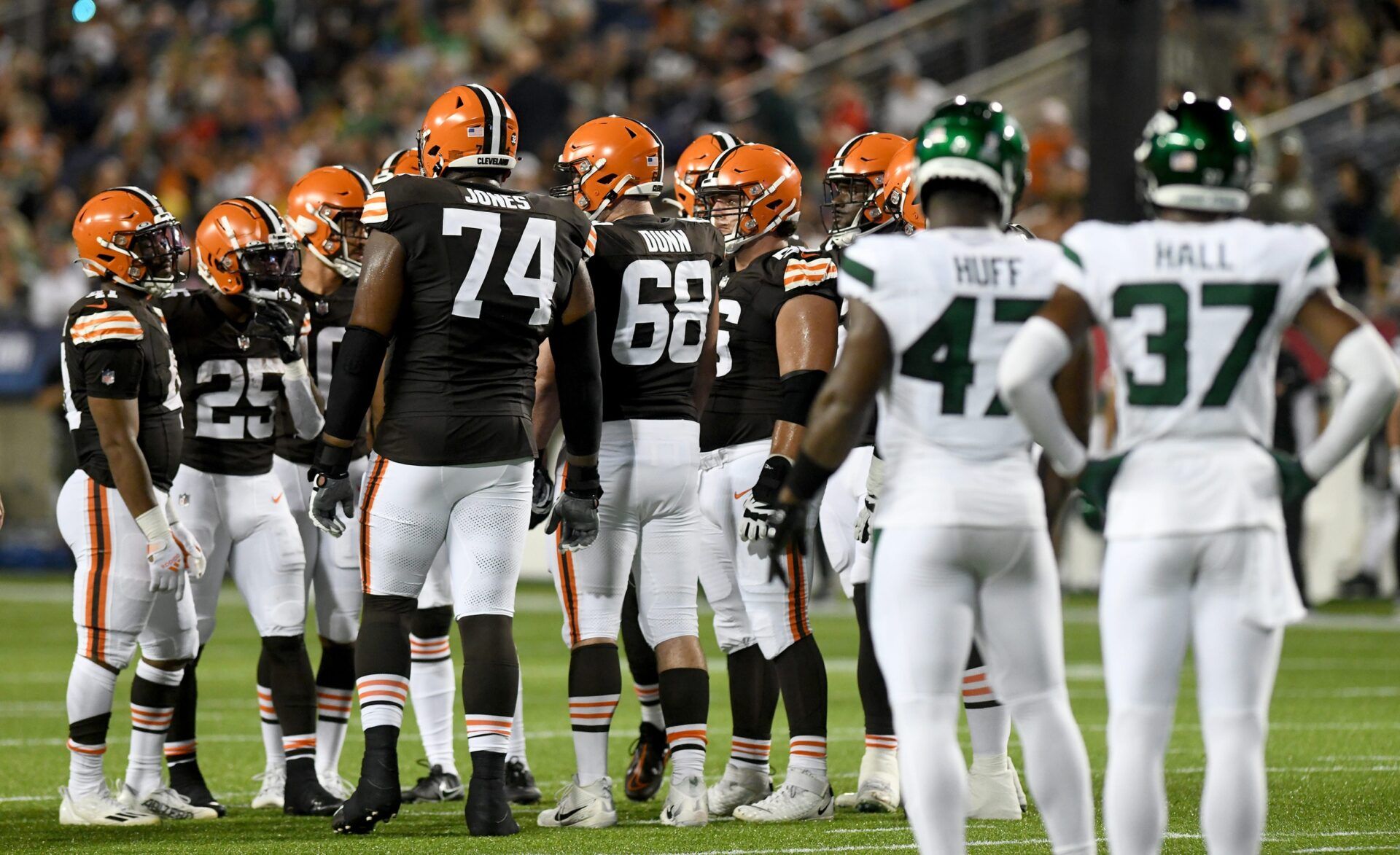 Clevelannd Browns and New York Jets at Tom Benson Hall of Fame Stadium.