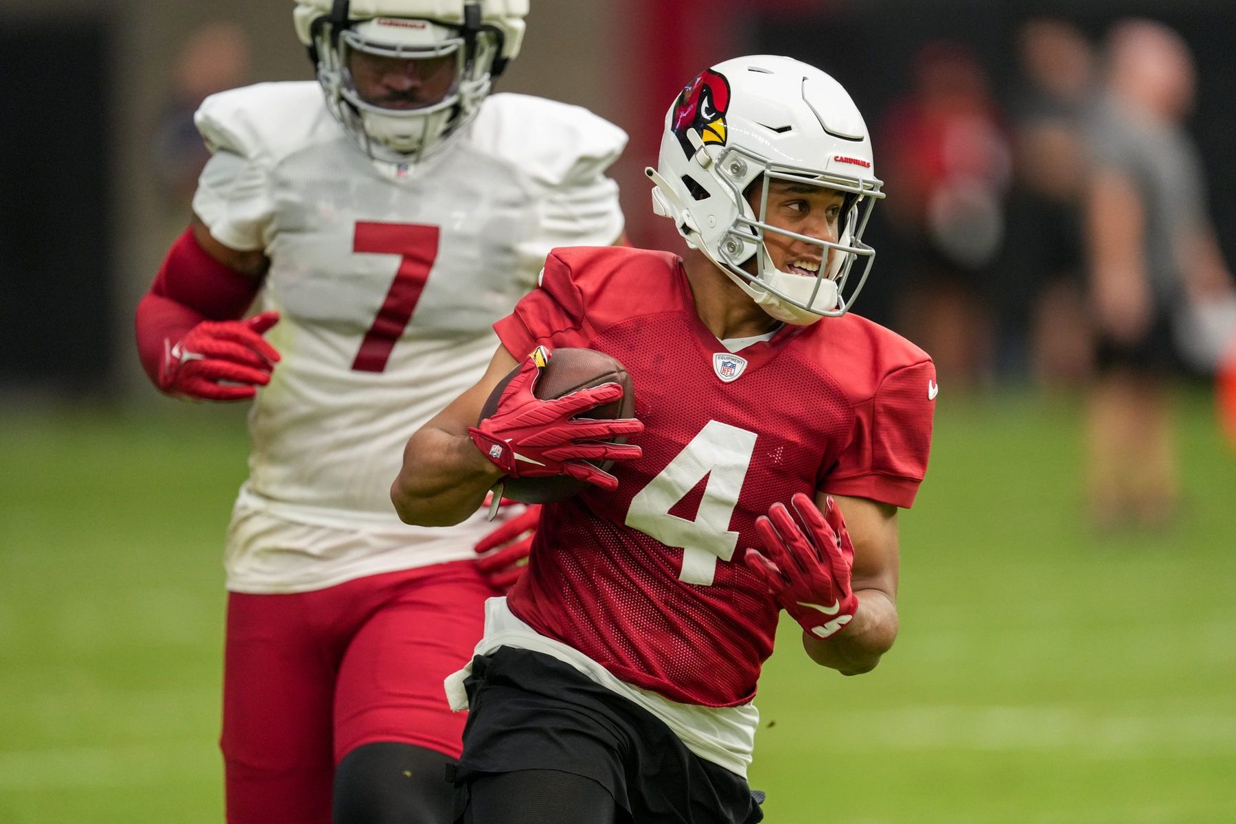 Arizona Cardinals WR Rondale Moore (4) rushes the ball during training camp.