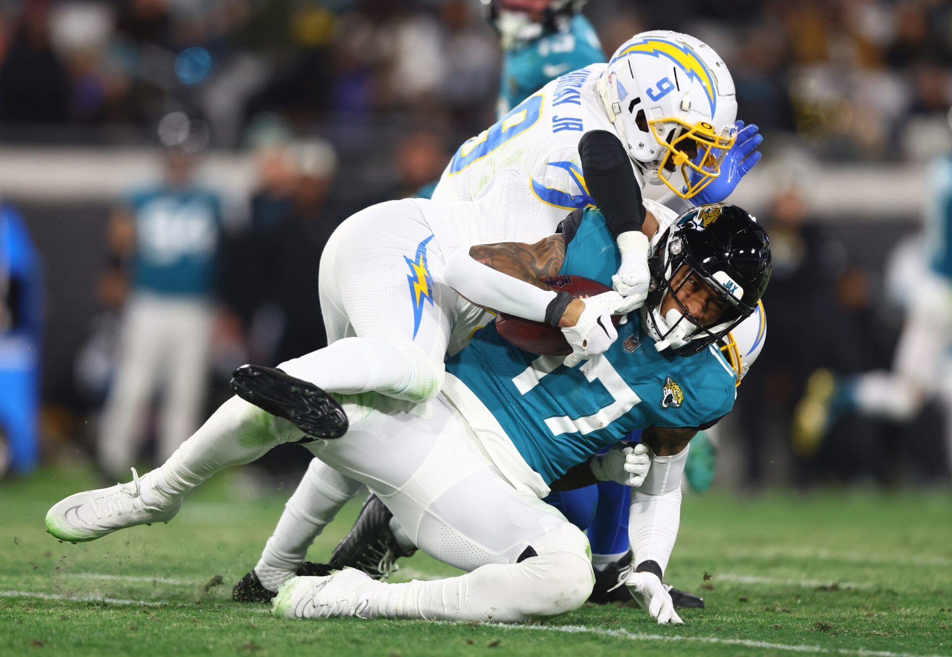 Los Angeles Chargers LB Kenneth Murray (9) tackles Jacksonville Jaguars TE Evan Engram (17).