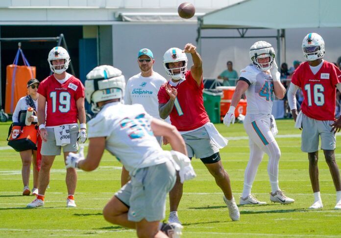 Miami Dolphins QB Tua Tagovailoa (1) throws passes during training camp.