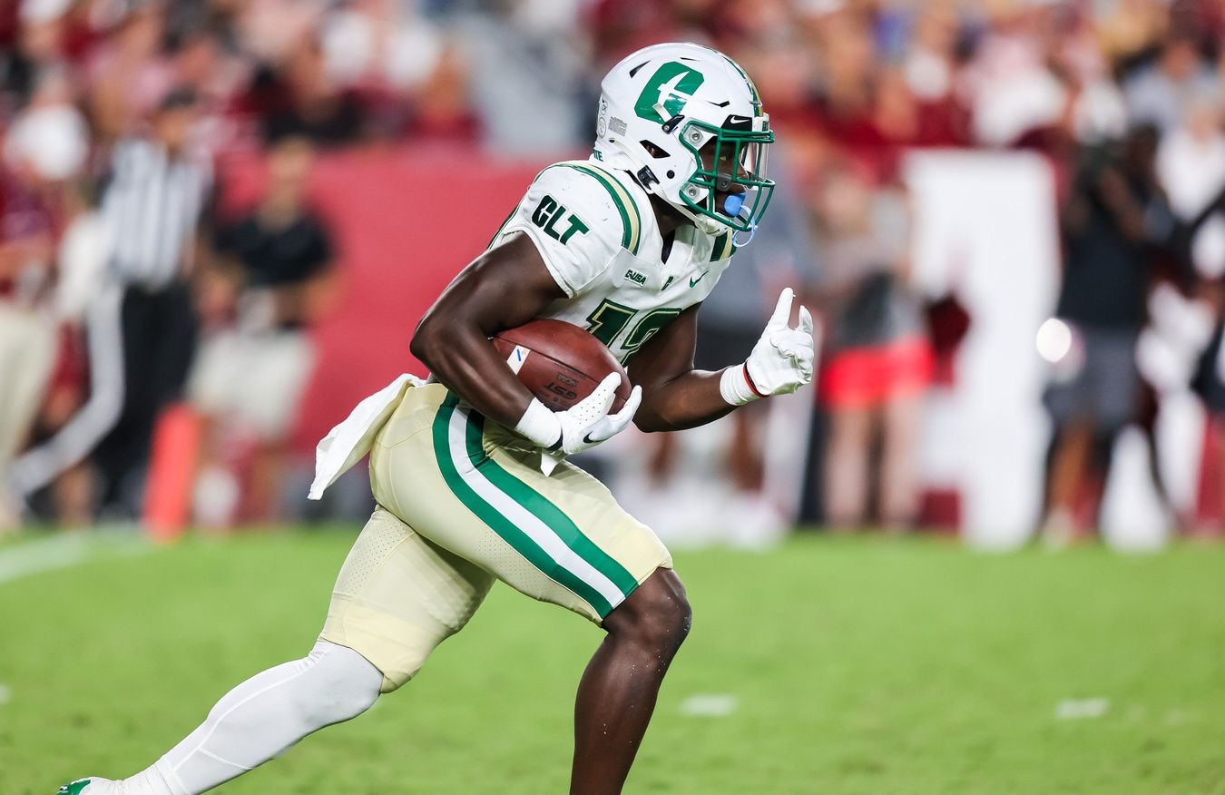 Charlotte 49ers RB Shadrick Byrd (13) rushes against the South Carolina Gamecocks.