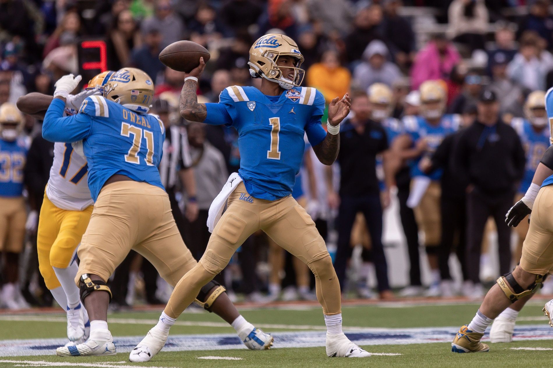 UCLA QB Dorian Thompson-Robinson (1) passes the ball against the Pittsburgh Panthers.