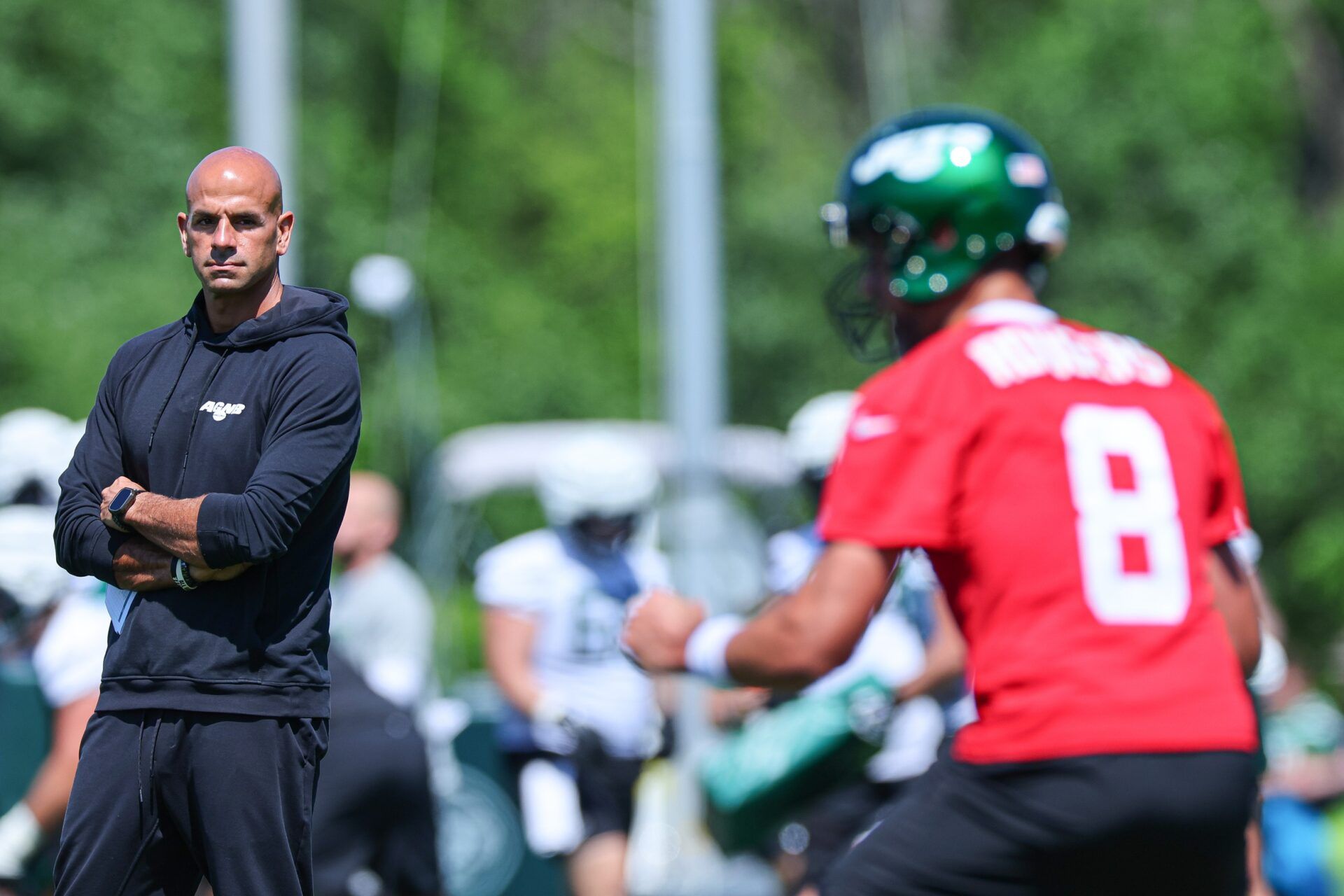 New York Jets head coach Robert Saleh looks on as QB Aaron Rodgers (8) does drills in training camp.