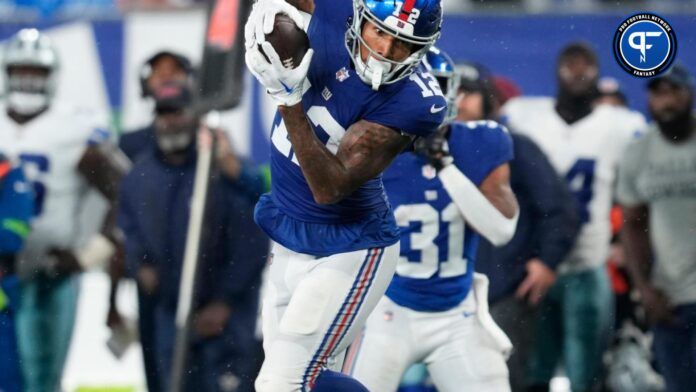 TE Darren Waller catches a pass vs. the Cowboys.