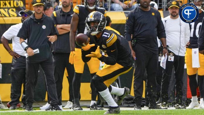 Pittsburgh Steelers wide receiver Allen Robinson II (11) makes a catch against the San Francisco 49ers during the second half at Acrisure Stadium.