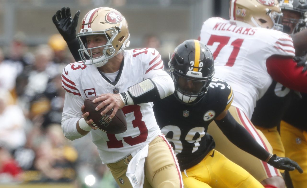 San Francisco 49ers QB Brock Purdy (13) scrambles with the ball against the Pittsburgh Steelers.