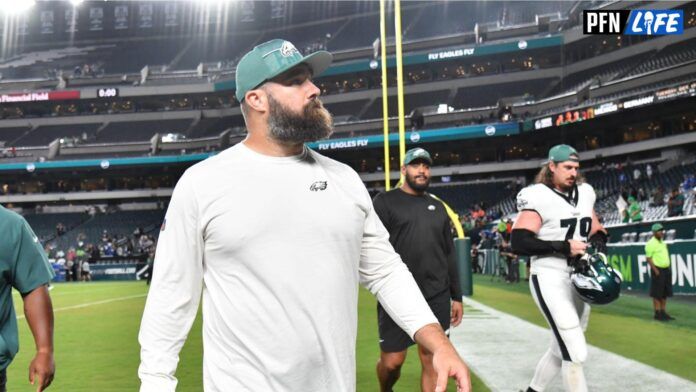 Philadelphia Eagles center Jason Kelce (62) against the Indianapolis Colts at Lincoln Financial Field.