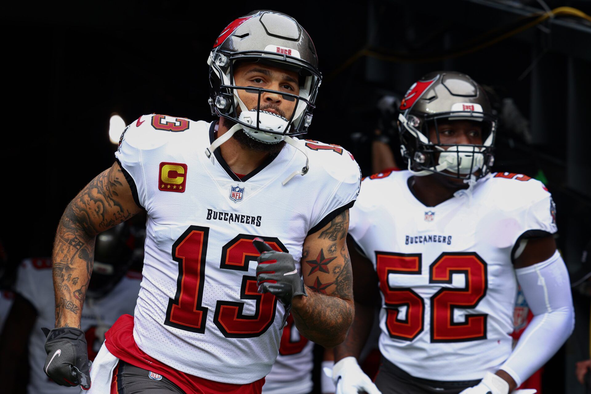 Mike Evans (13) runs on to the field before the game against the New York Jets at MetLife Stadium.