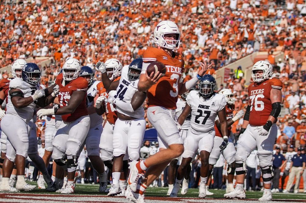 Quinn Ewers (3) runs into the end zone for a touchdown against Rice Owls in the third quarter.