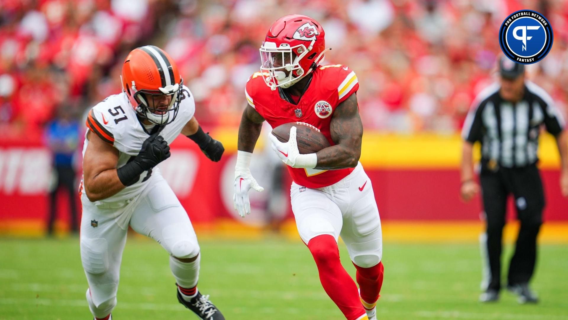 Kansas City Chiefs RB Jerick McKinnon (1) rushes the ball against the Cleveland Browns.