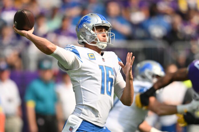 Detroit Lions QB Jared Goff (16) throws a pass against the Minnesota Vikings.