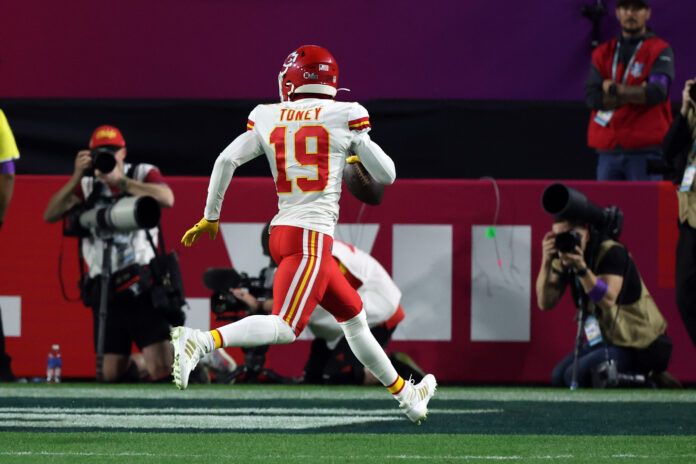 Kansas City Chiefs wide receiver Kadarius Toney (19) runs for a touchdown in the fourth quarter against the Philadelphia Eagles in Super Bowl LVII at State Farm Stadium.