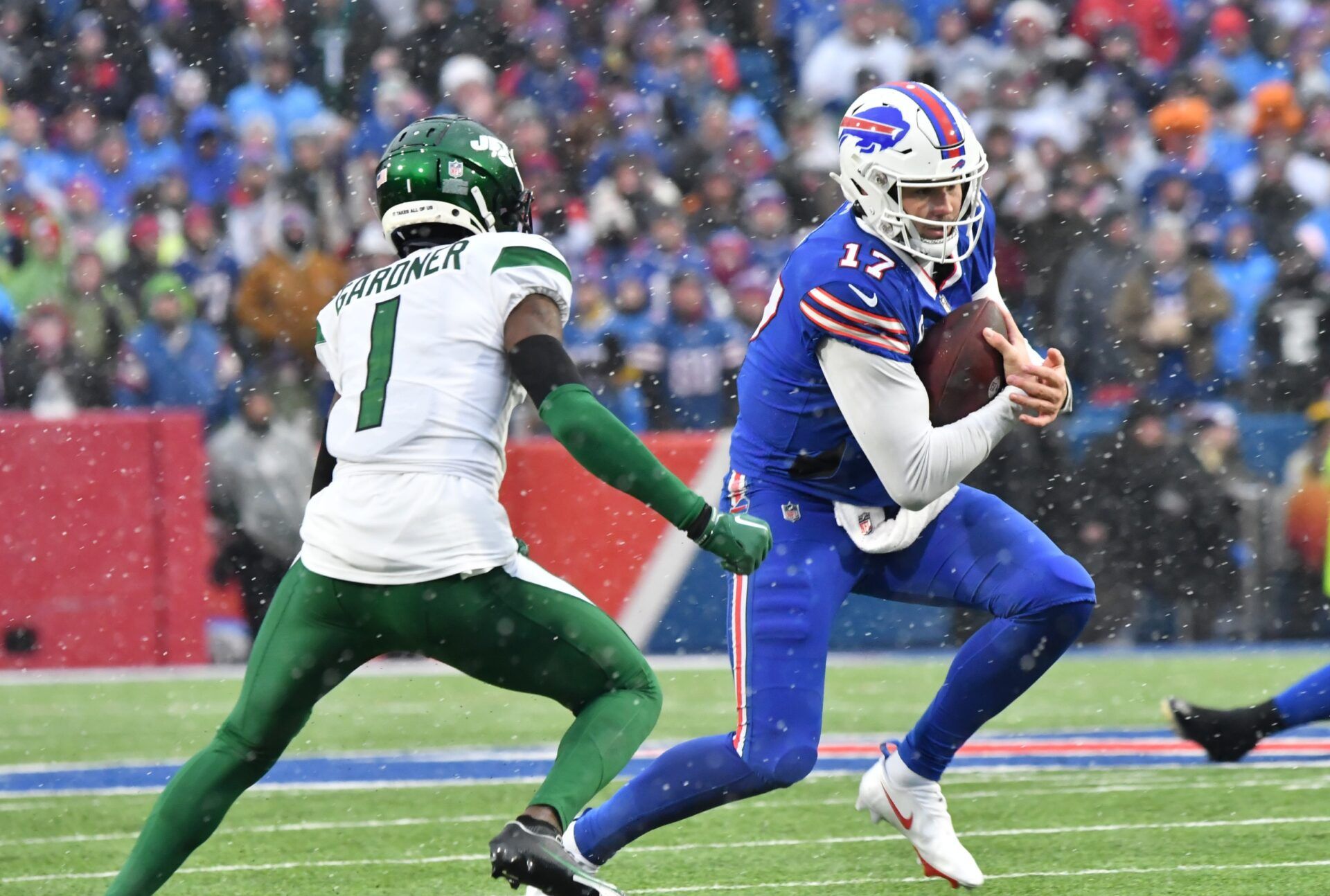 Josh Allen (17) runs the ball against New York Jets cornerback Sauce Gardner (1) in the second quarter at Highmark Stadium.