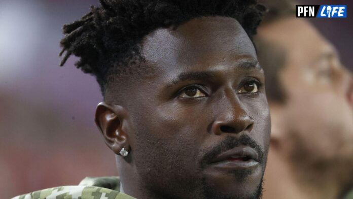 Tampa Bay Buccaneers wide receiver Antonio Brown (81) during the first quarter against the New York Giants at Raymond James Stadium.