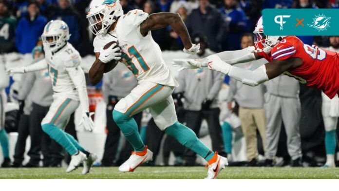 Miami Dolphins RB Raheem Mostert (31) runs the ball against the Buffalo Bills.