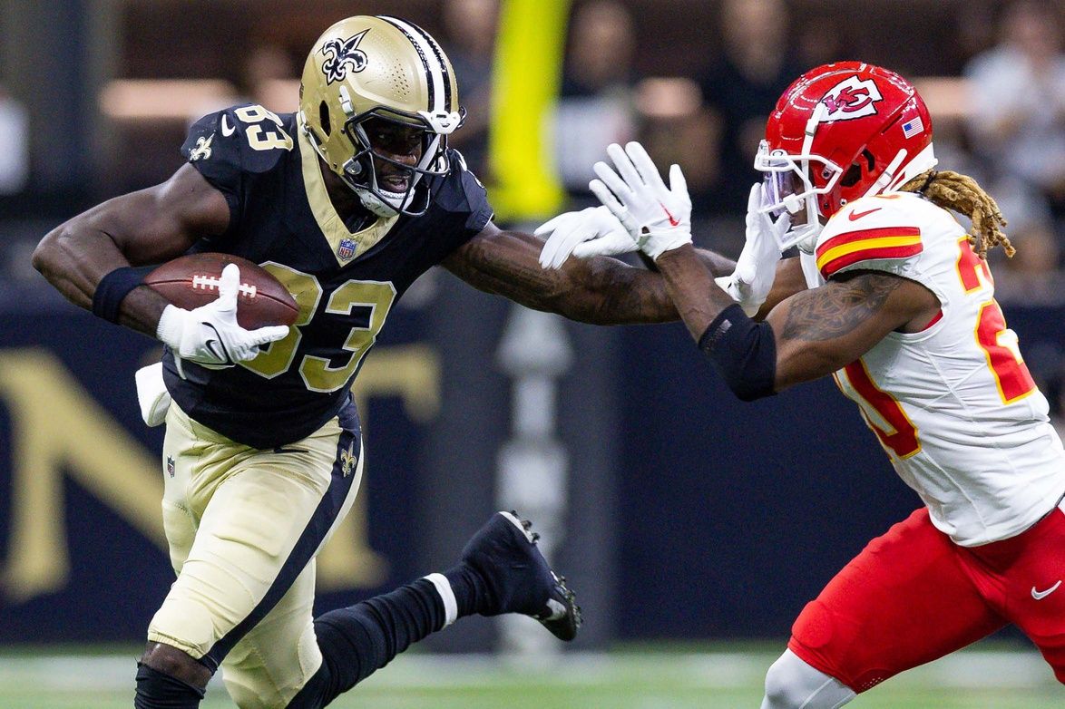 New Orleans Saints TE Juwan Johnson (83) tries to break free from a would-be Kansas City Chiefs tackler.