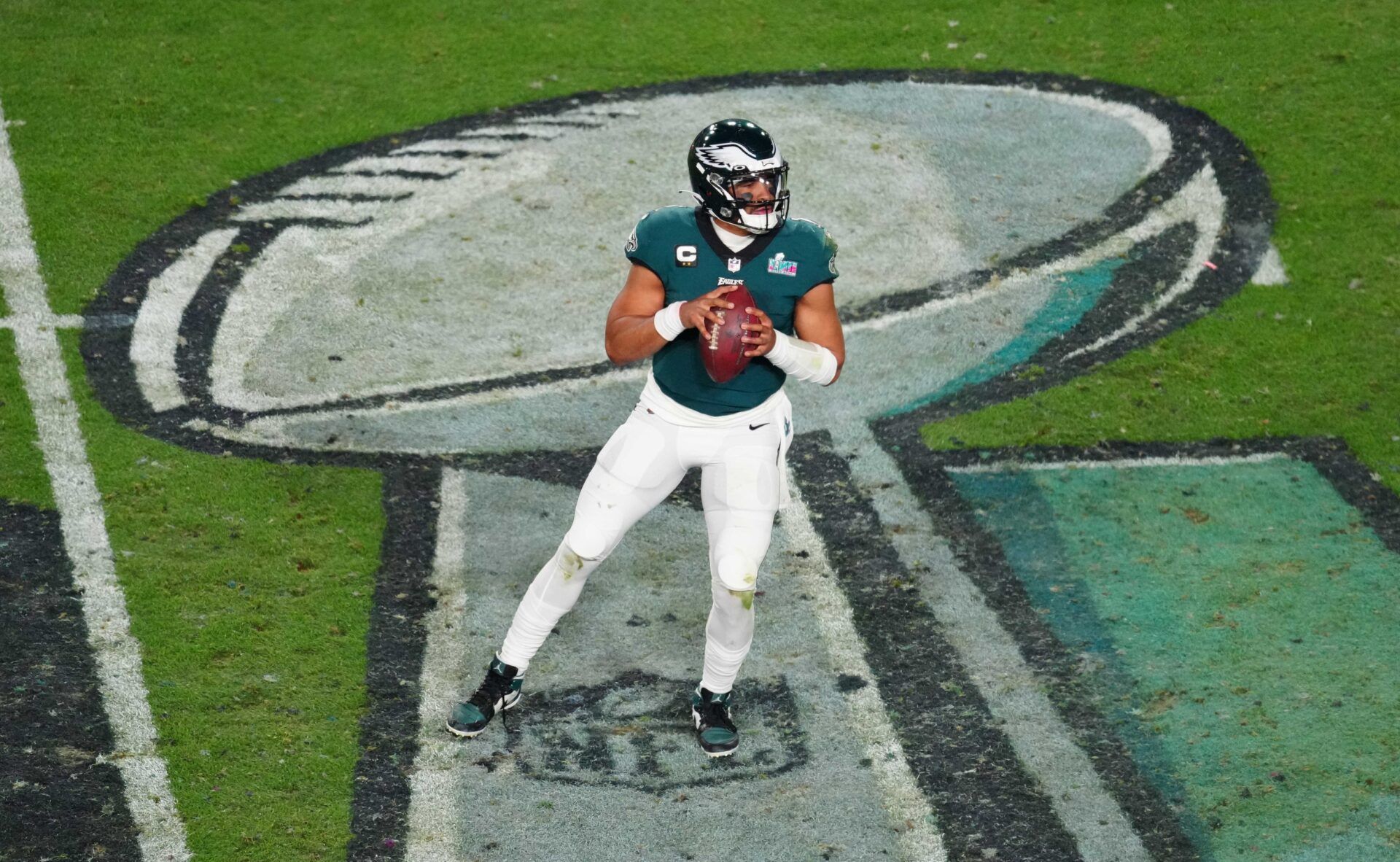 Philadelphia Eagles quarterback Jalen Hurts (1) drops back to pass against the Kansas City Chiefs during the second half in Super Bowl LVII at State Farm Stadium in Glendale on Feb. 12, 2023.