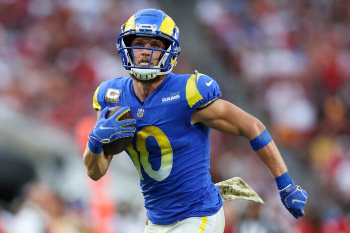 Los Angeles Rams wide receiver Cooper Kupp (10) runs for a touchdown against the Tampa Bay Buccaneers in the second quarter at Raymond James Stadium.