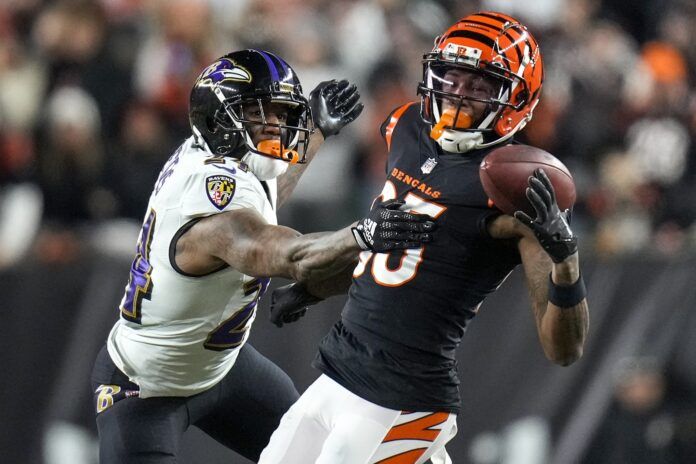 Cincinnati Bengals wide receiver Tee Higgins catches the football.