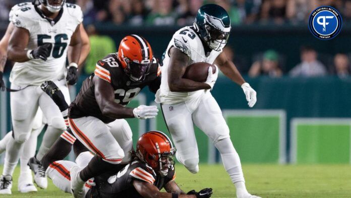 Philadelphia Eagles RB Rashaad Penny rushes the ball against the Cleveland Browns.