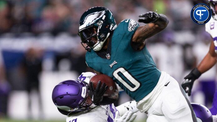 Philadelphia Eagles running back D'Andre Swift (0) runs with the ball against Minnesota Vikings linebacker Ivan Pace Jr. (40) during the first quarter at Lincoln Financial Field.