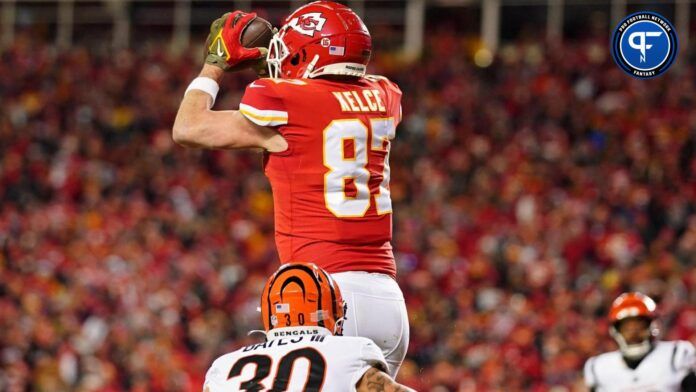 Kansas City Chiefs TE Travis Kelce (87) makes a catch against the Cincinnati Bengals.