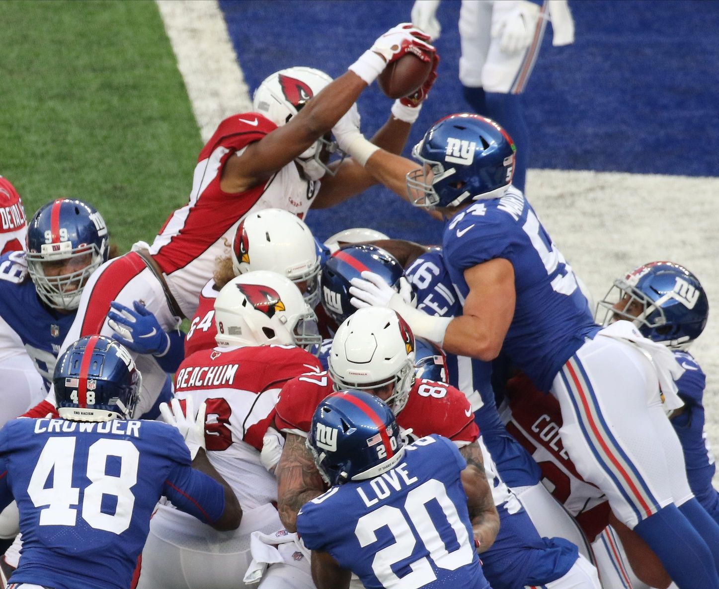 Kenyan Drake of the Cardinals scores a TD early in the second half as the Arizona Cardinals played the New York Giants at MetLife Stadium in East Rutherford, NJ on December 13, 2020.