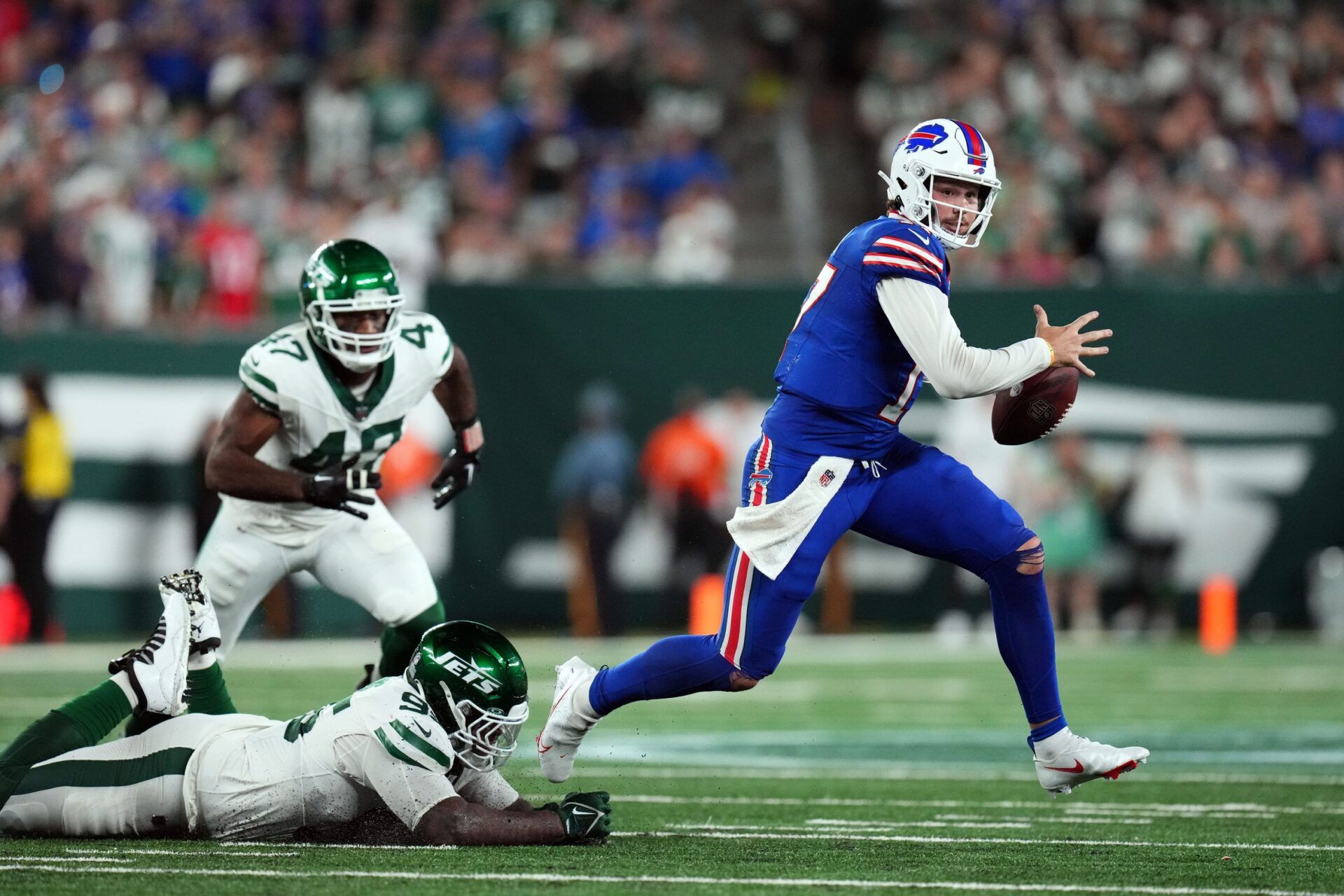 Buffalo Bills QB Josh Allen (17) on the run against the New York Jets.