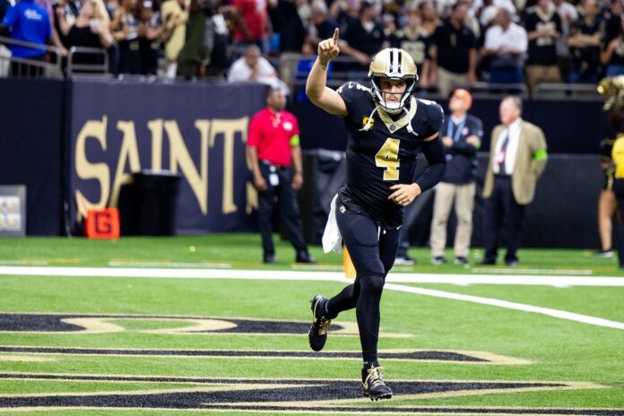 Derek Carr (4) celebrate a touchdown pass to New Orleans Saints wide receiver Rashid Shaheed (22) against the Tennessee Titans during the second half at the Caesars Superdome.