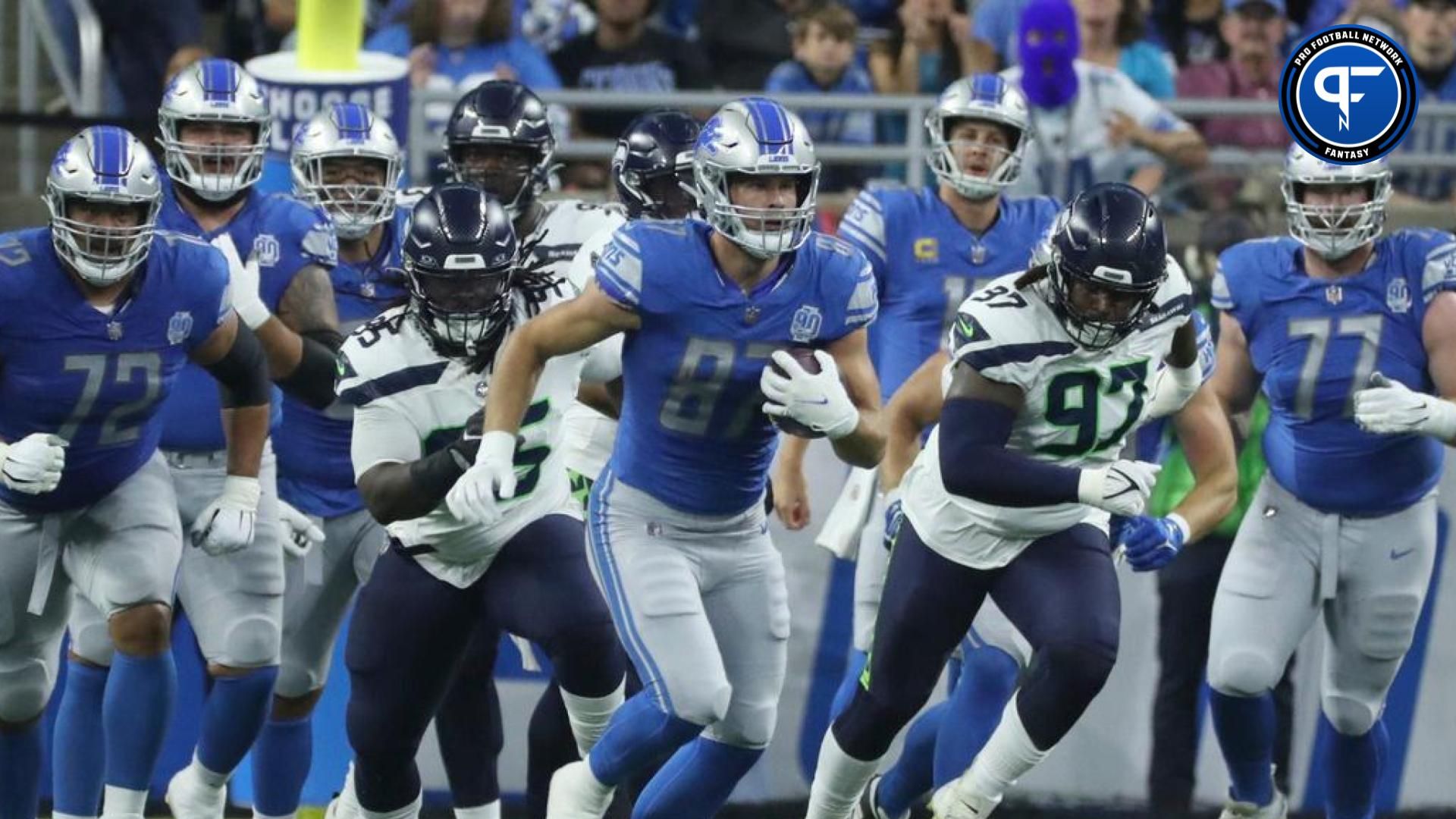 Sam LaPorta (87) makes a first down catch against the Seattle Seahawks during first-half action.
