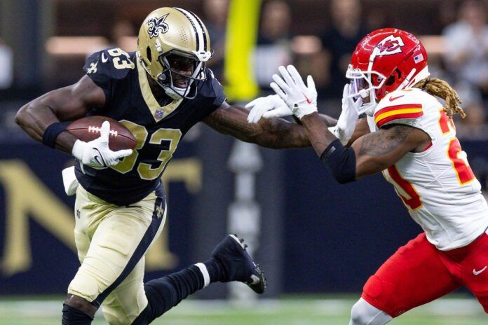 New Orleans Saints tight end Juwan Johnson shrugs off Chiefs defender.