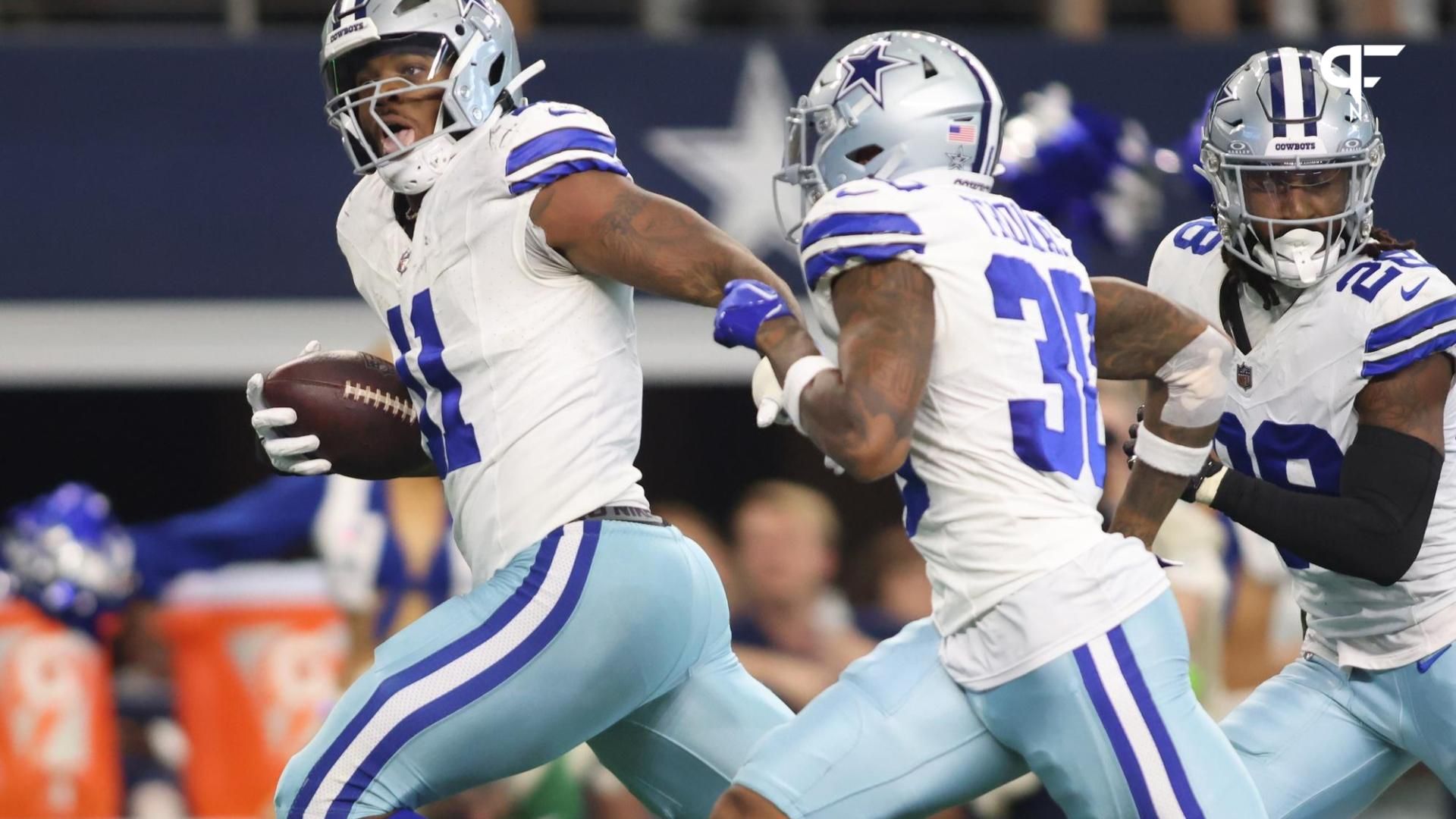 Dallas Cowboys LB Micah Parsons (11) runs in for a touchdown after recovering a fumble.