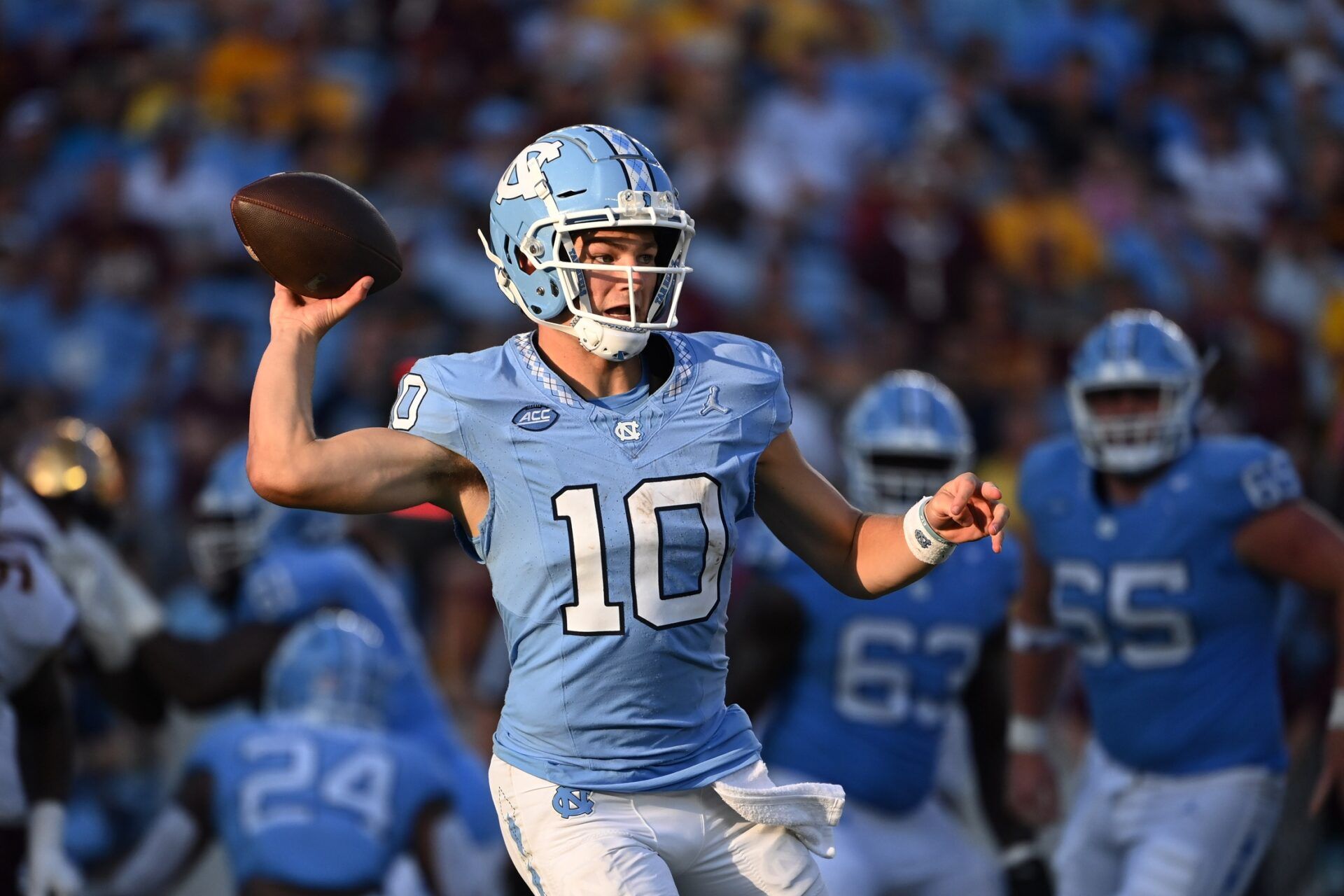 Drake Maye (10) passes the ball in the fourth quarter at Kenan Memorial Stadium.